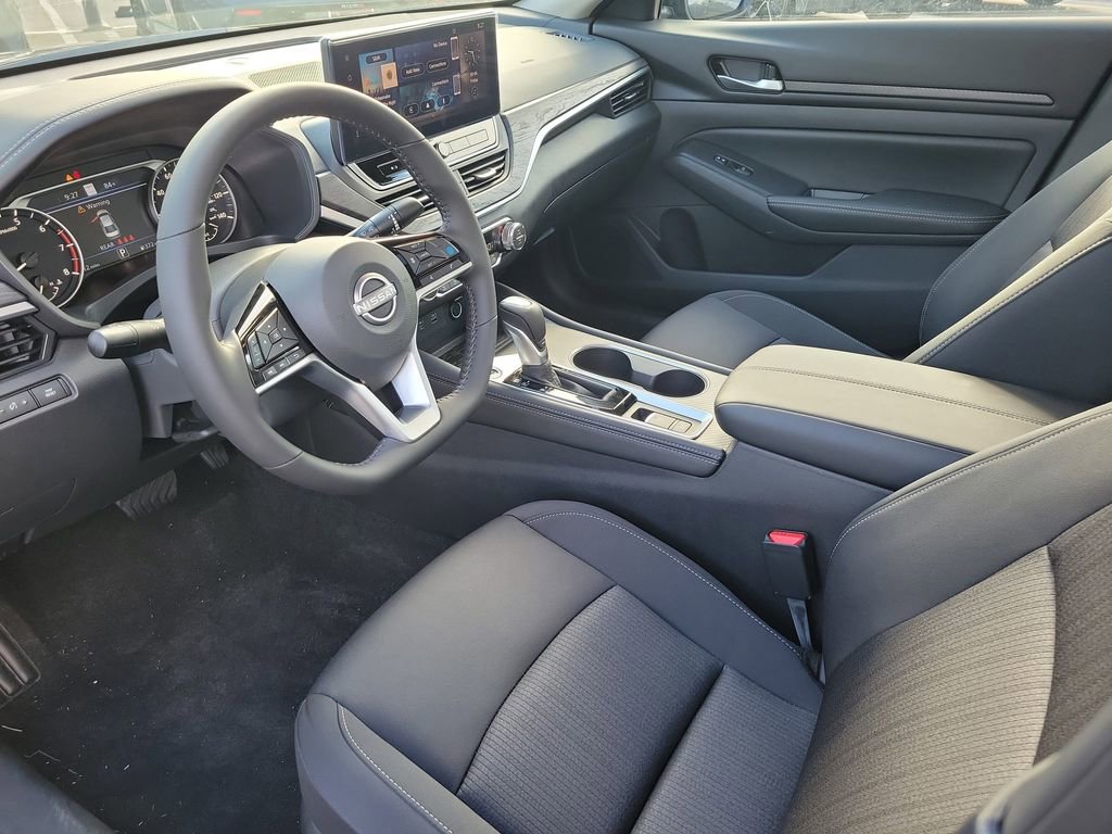 Used 2025 Nissan Altima 2.5 SV w/ SV Premium Package FWD image 12