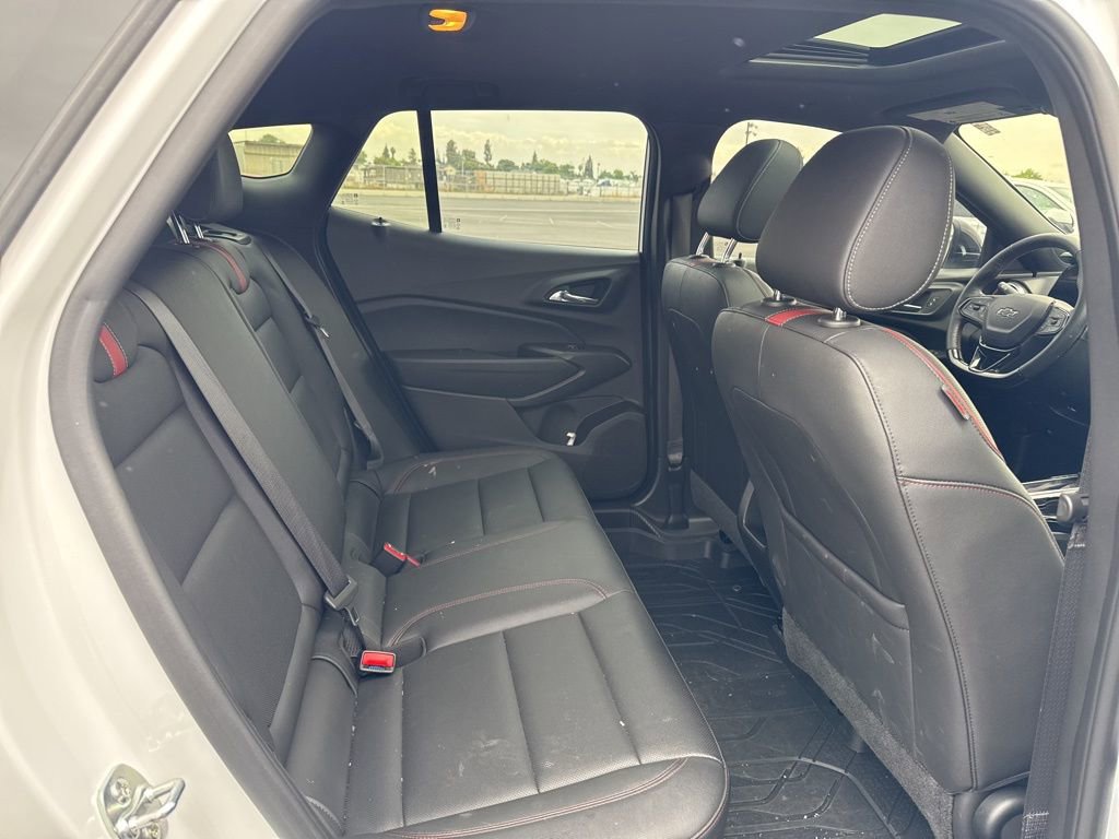 Certified 2025 Chevrolet Trax RS w/ Sunroof Package FWD image 11