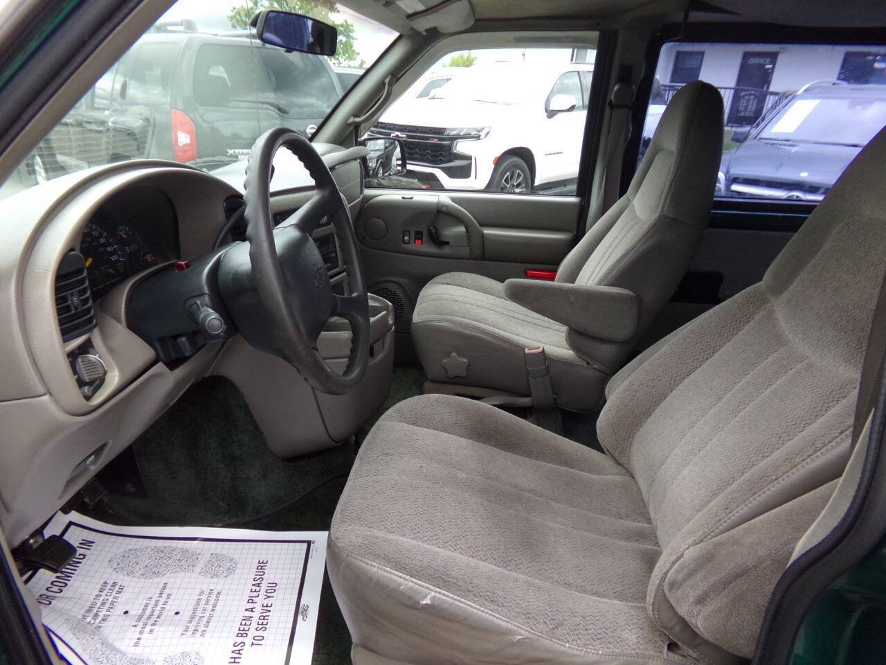 Used 1998 Chevrolet Astro w/ Convenience Group RWD image 10