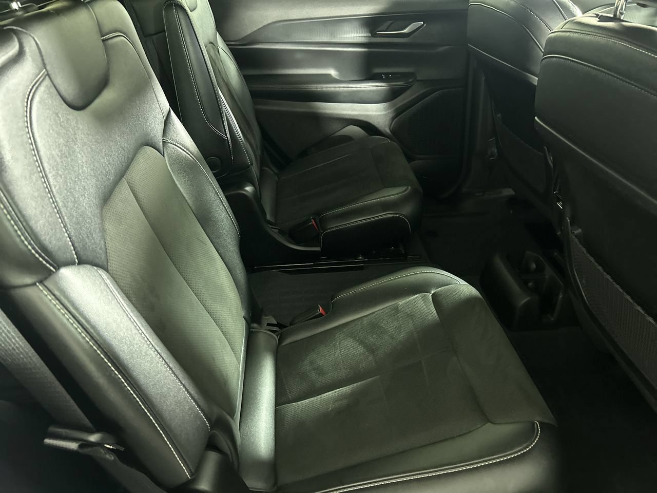 Used 2023 Jeep Grand Cherokee L Laredo AWD/4WD image 24