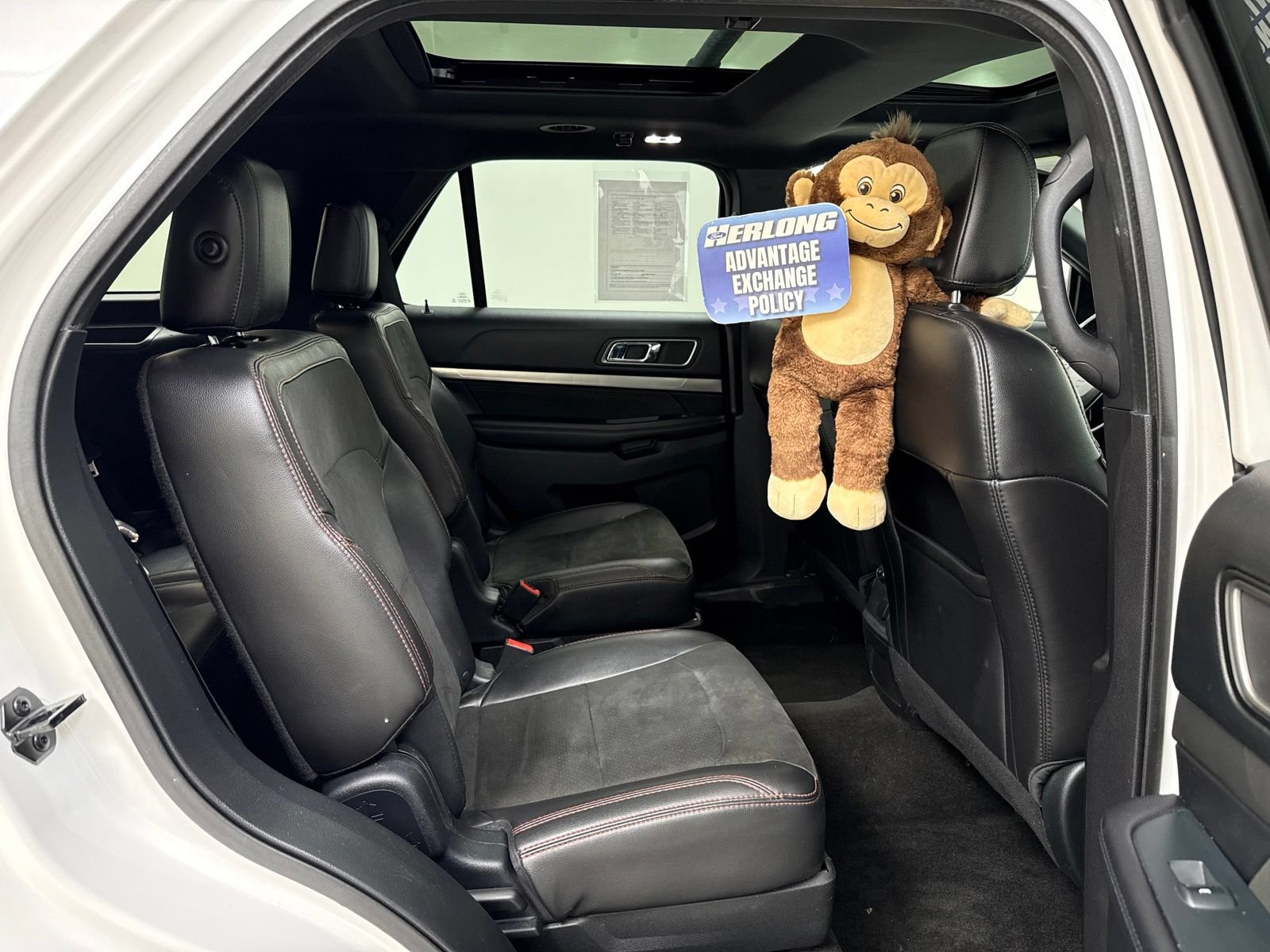 Used 2018 Ford Explorer XLT w/ Equipment Group 202A FWD image 27