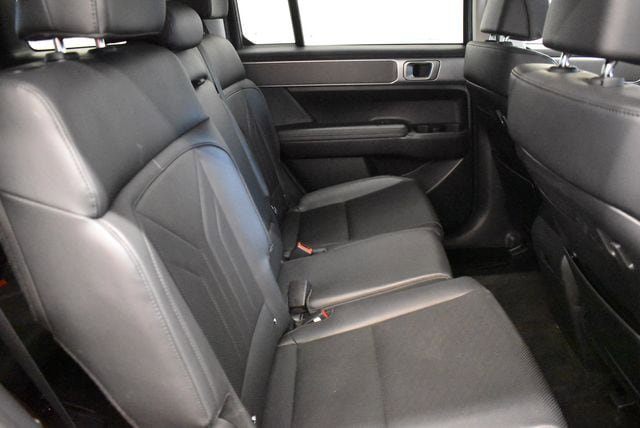Used 2025 Hyundai Santa Fe SEL AWD/4WD image 17