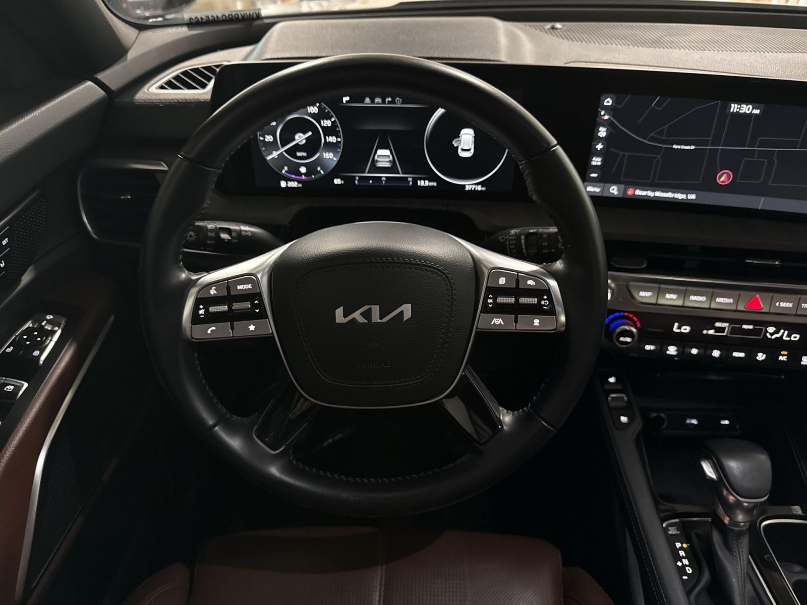 Used 2024 Kia Telluride SX w/ Towing Package FWD image 24