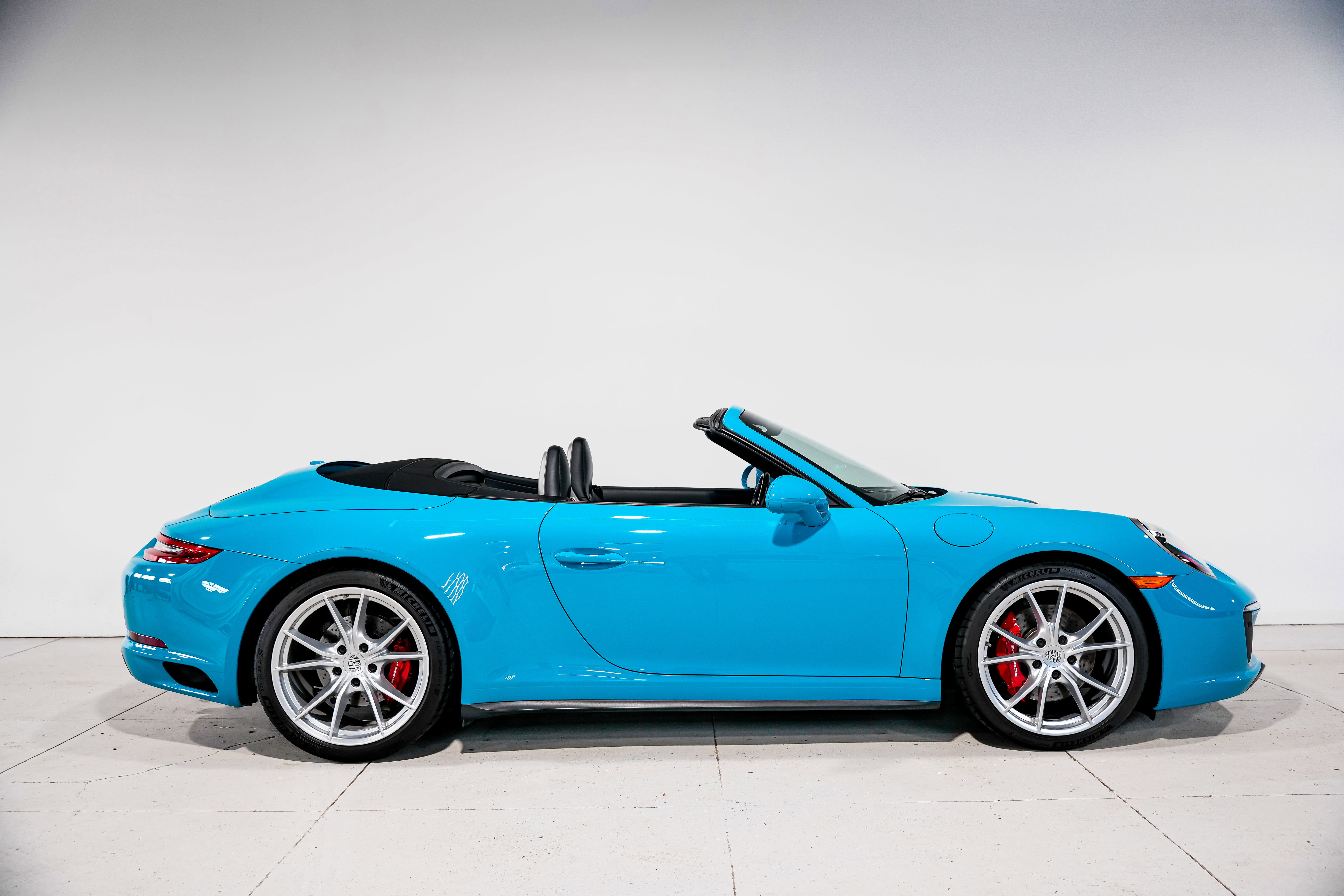 Used 2018 Porsche 911 Carrera 4S image 2