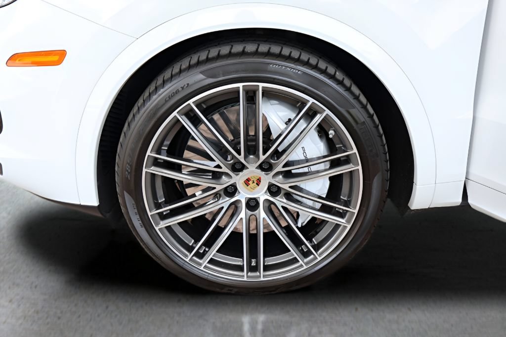 Used 2023 Porsche Cayenne Turbo AWD/4WD image 9