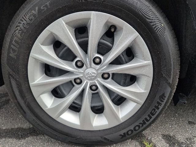 Used 2015 Toyota Camry LE w/ Moonroof Package FWD image 9