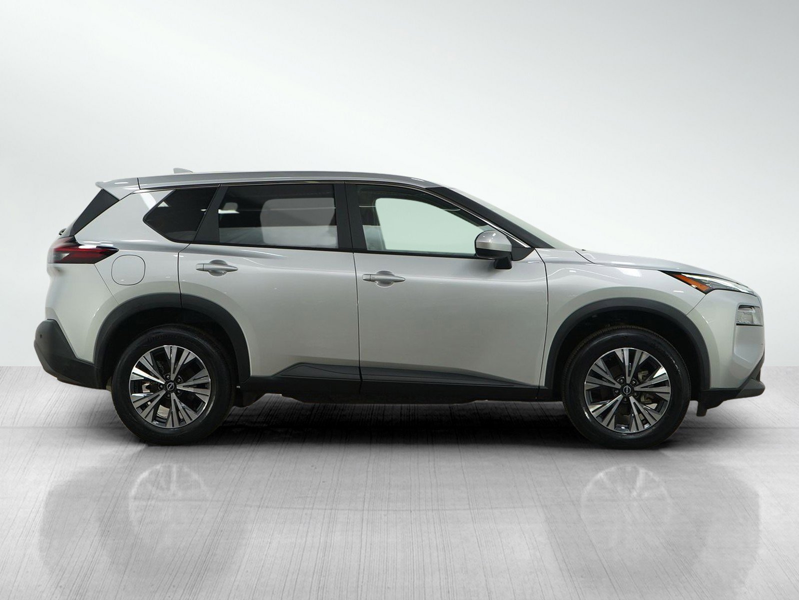 Used 2023 Nissan Rogue SV image 6