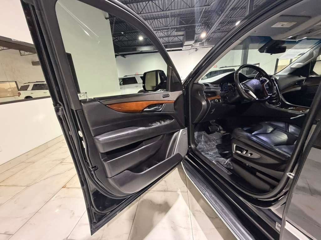 Used 2018 Cadillac Escalade ESV Premium Luxury image 17
