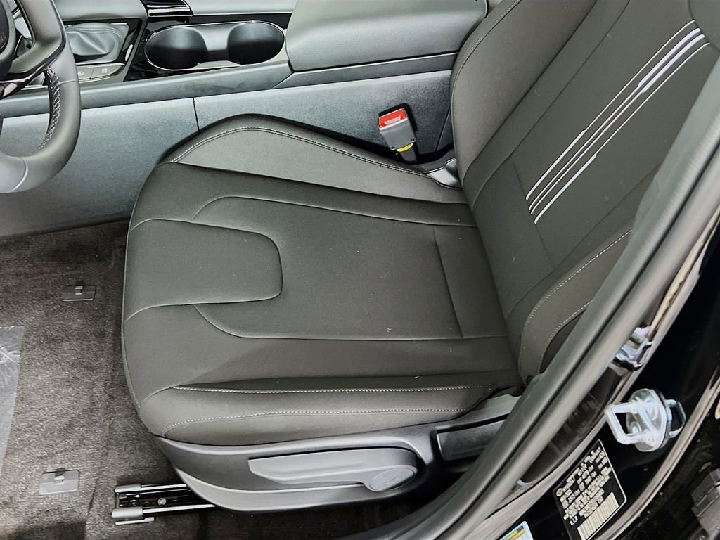 New 2025 Hyundai Elantra SEL image 17