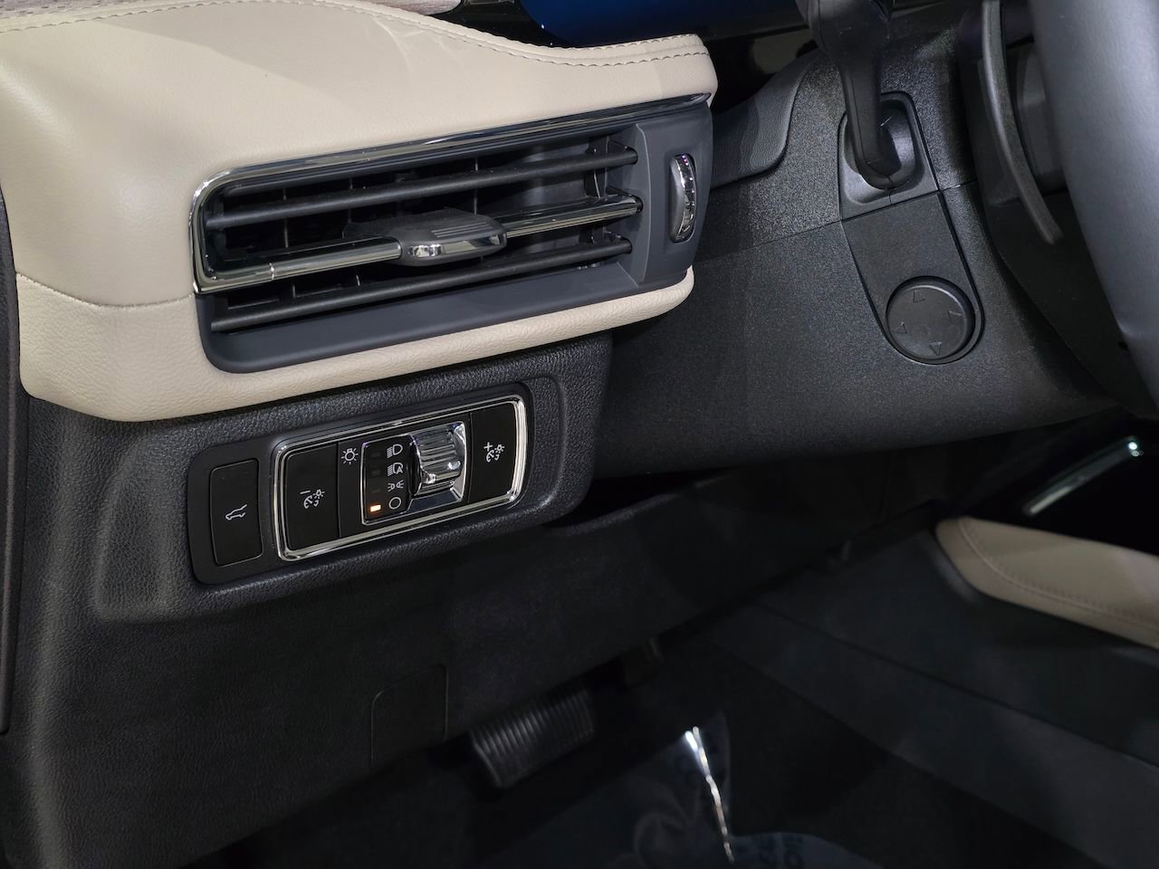 New 2026 Lincoln Corsair Reserve image 12