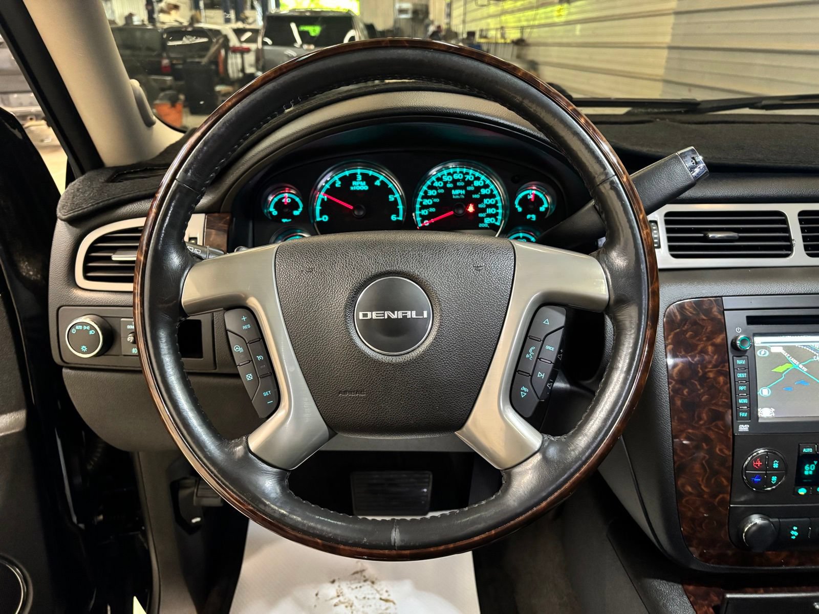 Used 2014 GMC Yukon Denali AWD/4WD image 13