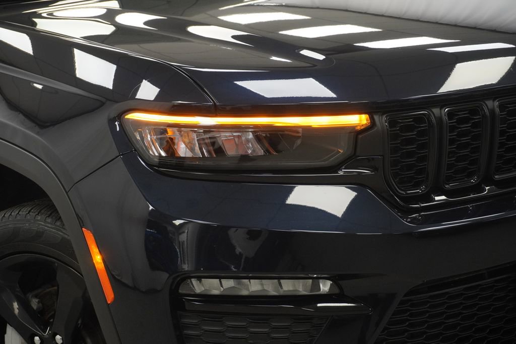 Certified 2024 Jeep Grand Cherokee Limited w/ Black Appearance Package image 6