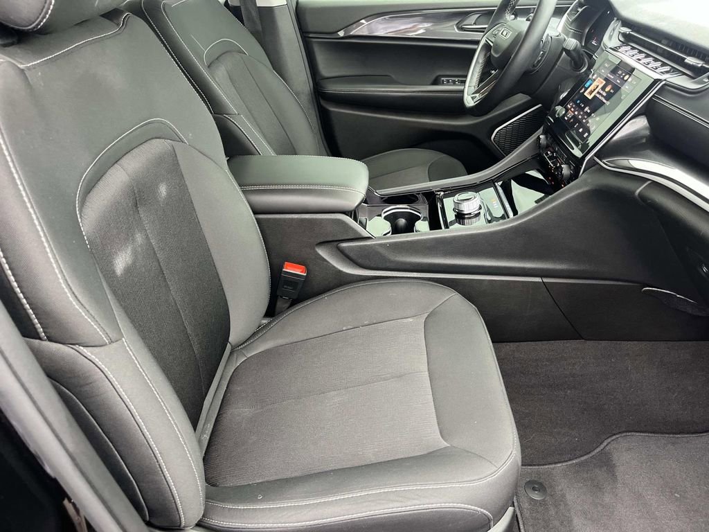 Used 2021 Jeep Grand Cherokee L Laredo w/ Luxury Tech Group I image 32