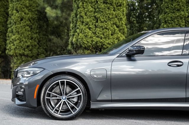 Used 2022 BMW 330e w/ M Sport Package RWD image 10