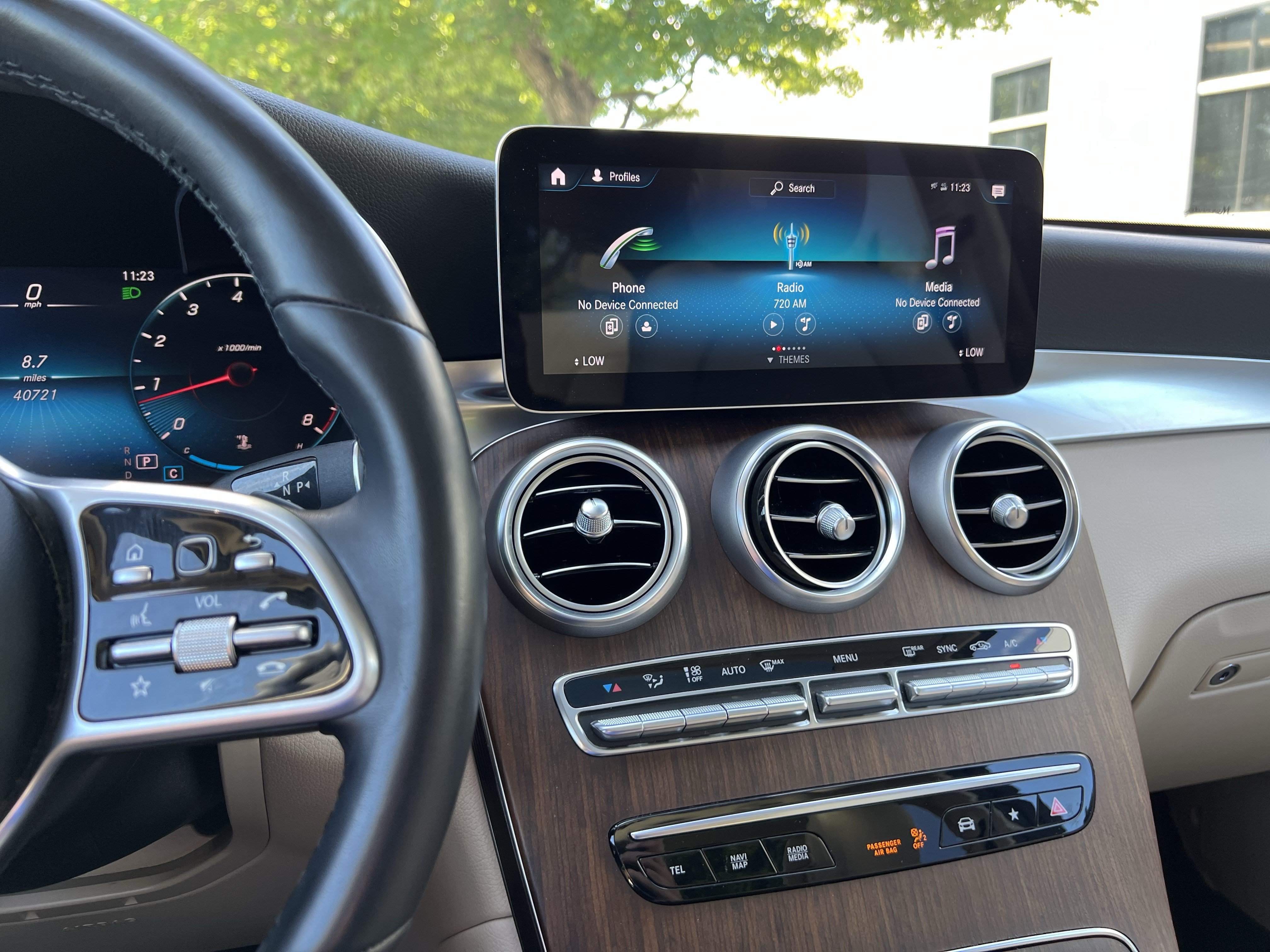 Used 2022 Mercedes-Benz GLC 300 4MATIC w/ Premium Package Lite image 18