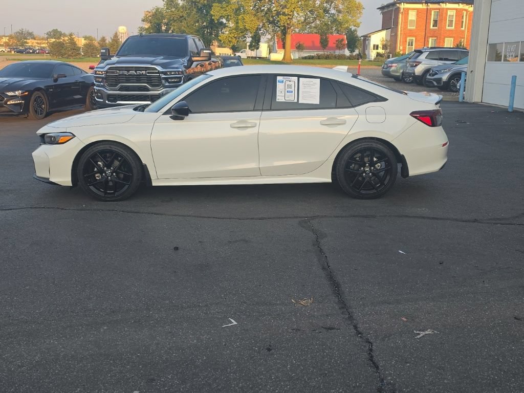 Used 2025 Honda Civic Sport image 4