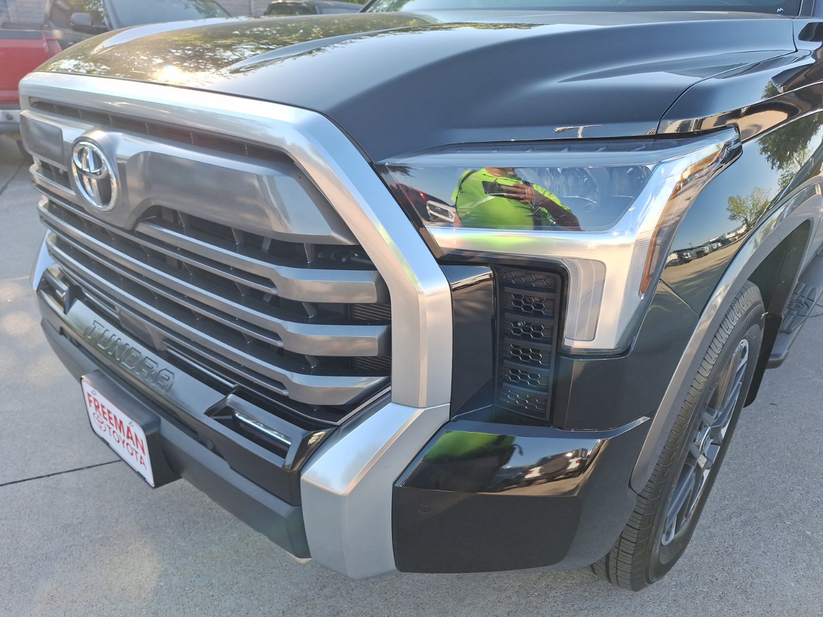 Used 2024 Toyota Tundra Limited w/ Power Package AWD/4WD image 10