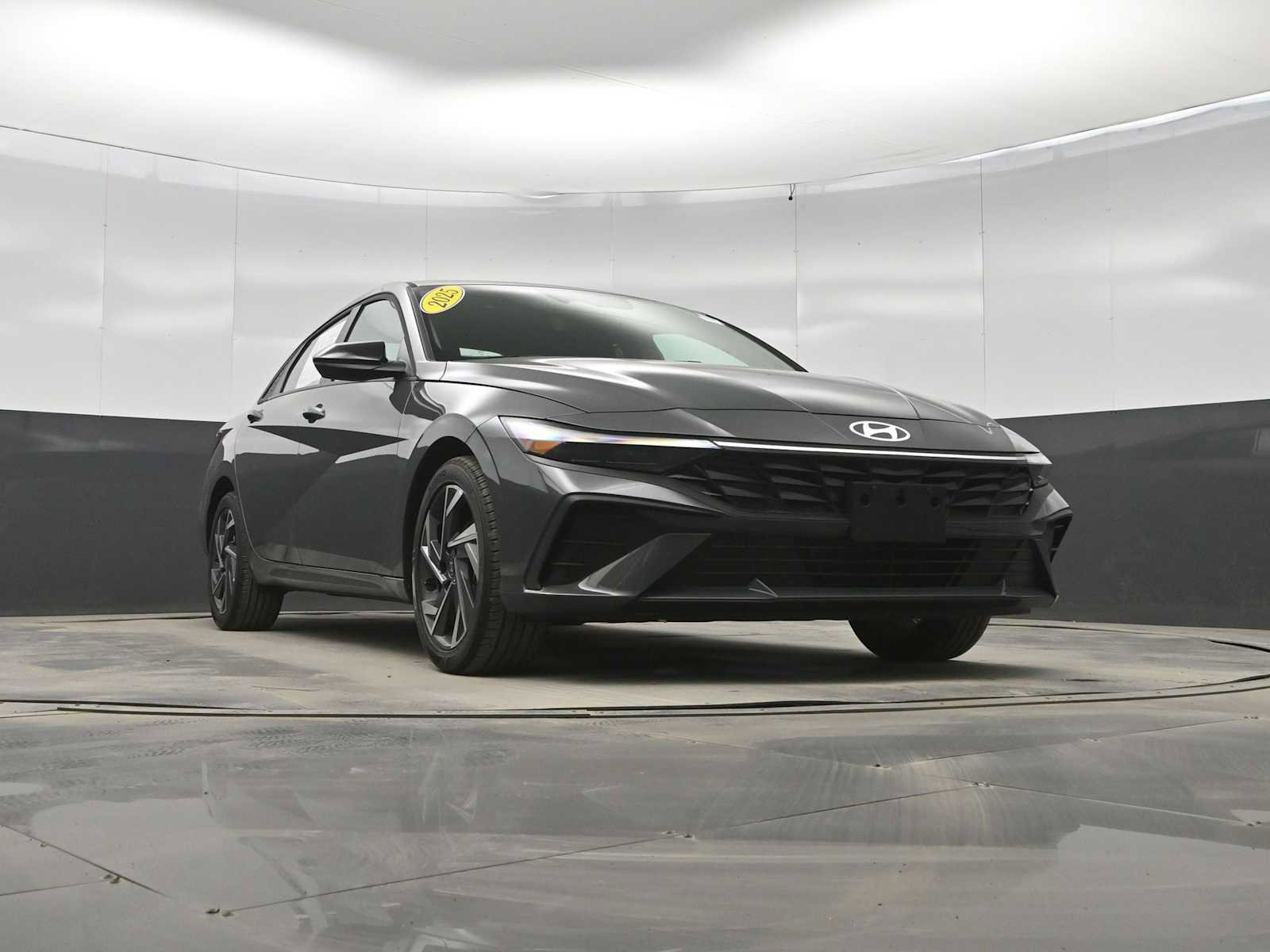 Certified 2025 Hyundai Elantra Sport image 32