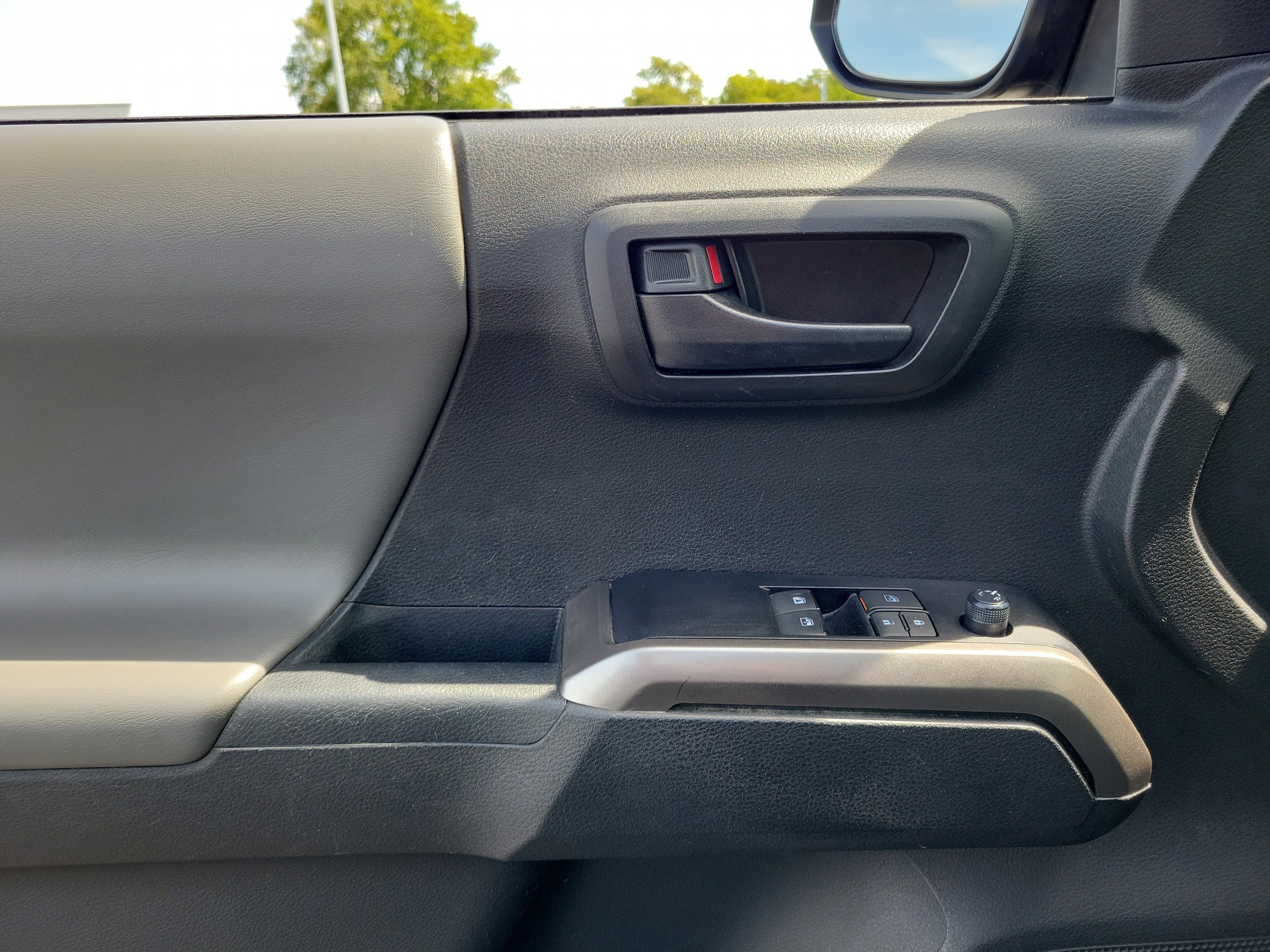 Used 2022 Toyota Tacoma SR5 image 13