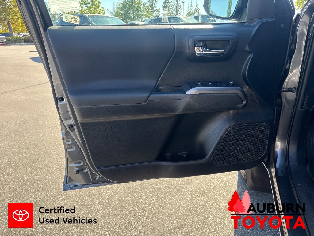 Certified 2018 Toyota Tacoma TRD Off-Road w/ Technology Package AWD/4WD image 10