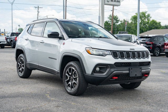 Certified 2025 Jeep Compass Trailhawk AWD/4WD image 7