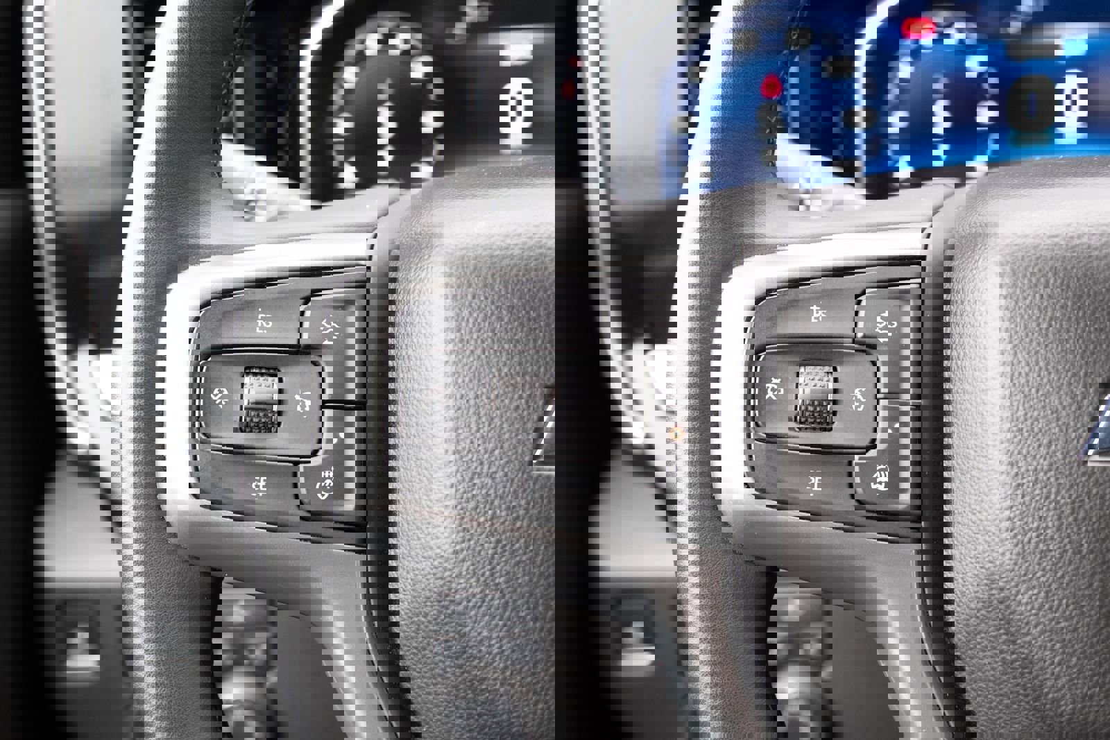 Used 2025 Chevrolet Silverado 1500 LT image 6