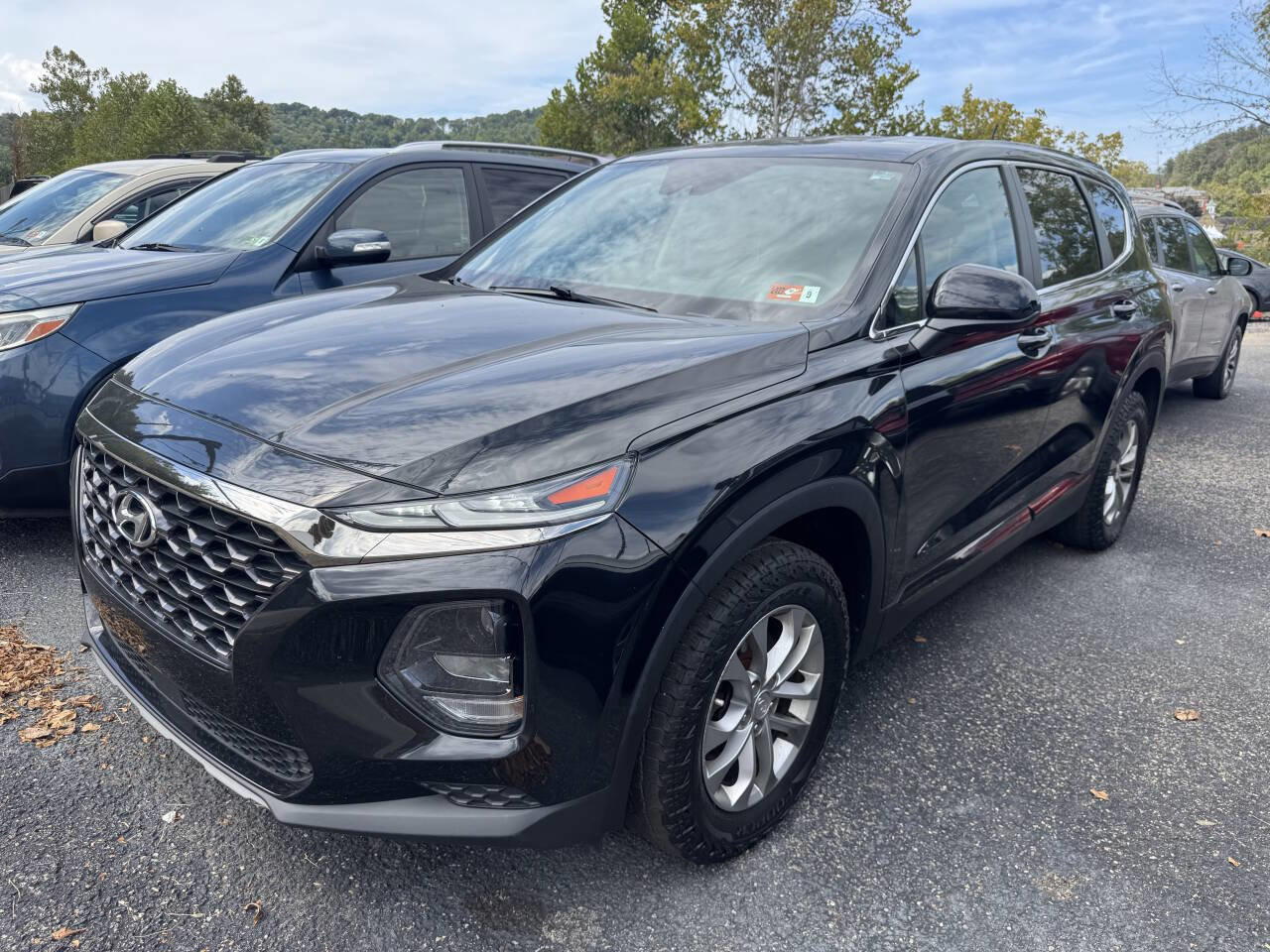 Used 2019 Hyundai Santa Fe SE image 1
