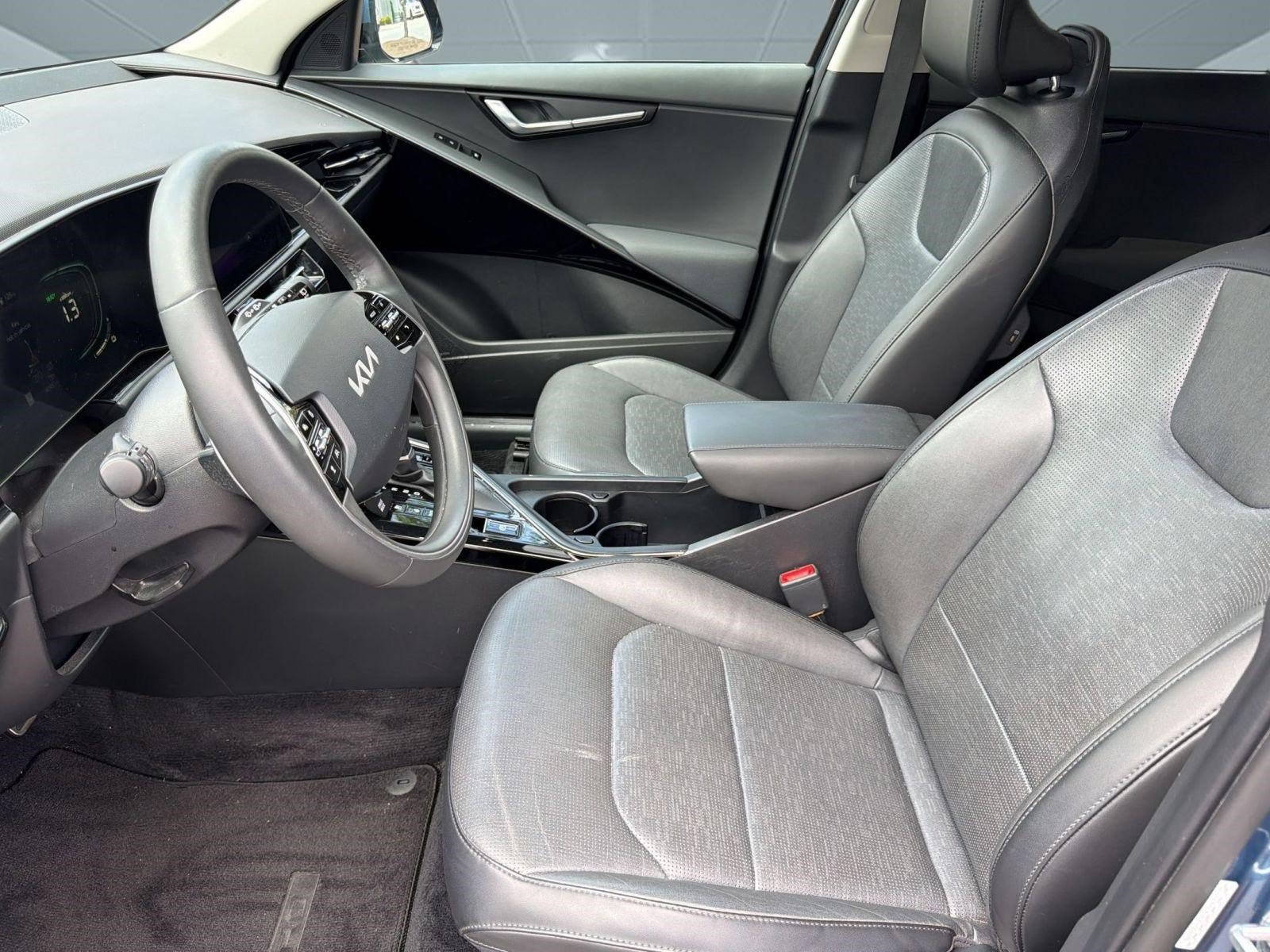 Used 2023 Kia Niro SX Touring FWD image 5