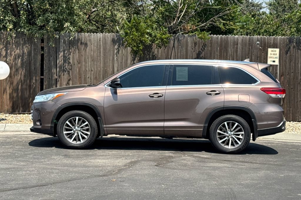 Used 2018 Toyota Highlander XLE AWD/4WD image 7