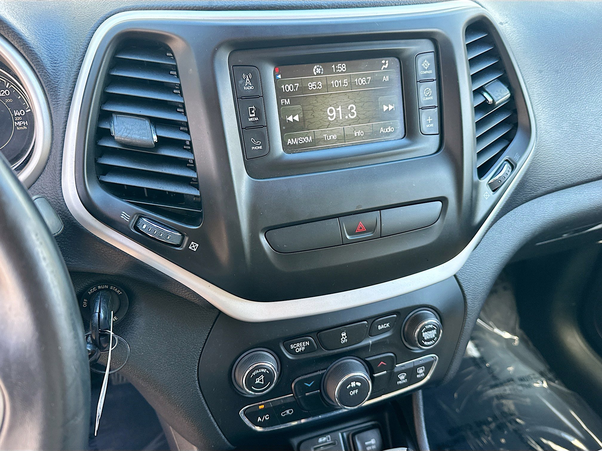 Used 2017 Jeep Cherokee Latitude image 13