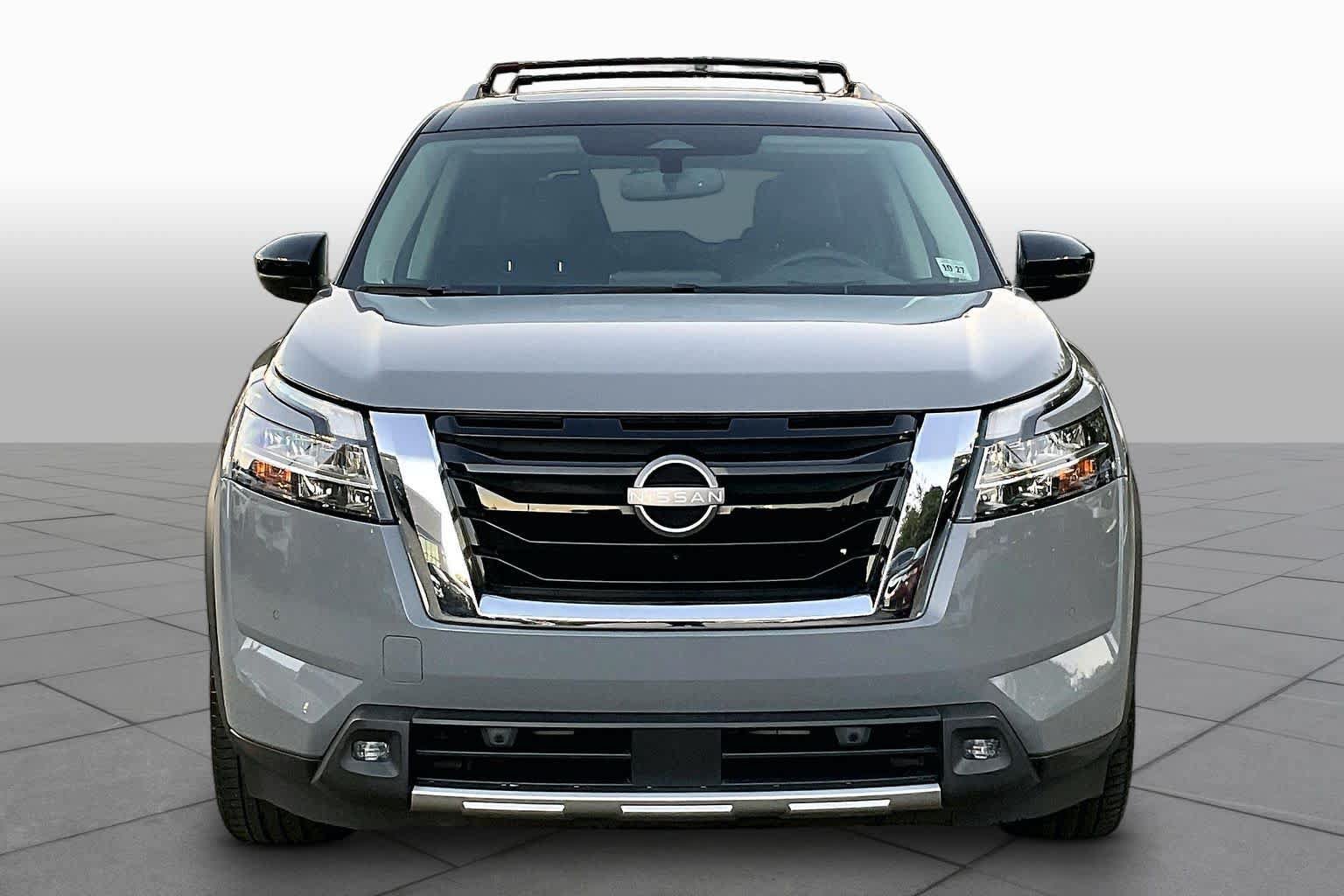 Used 2022 Nissan Pathfinder Platinum w/ Cargo Package AWD/4WD image 3
