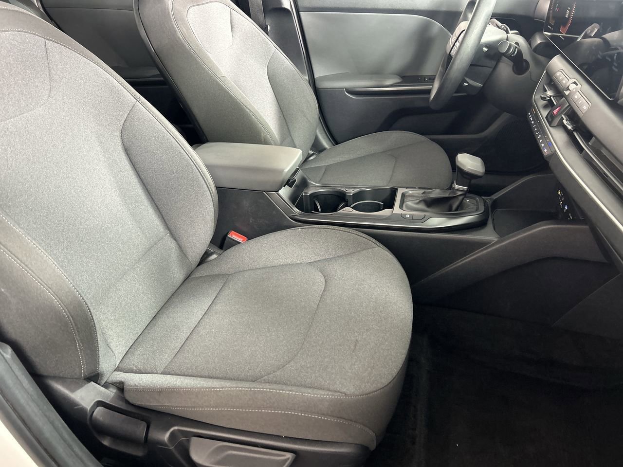 Used 2025 Kia K4 FWD image 25