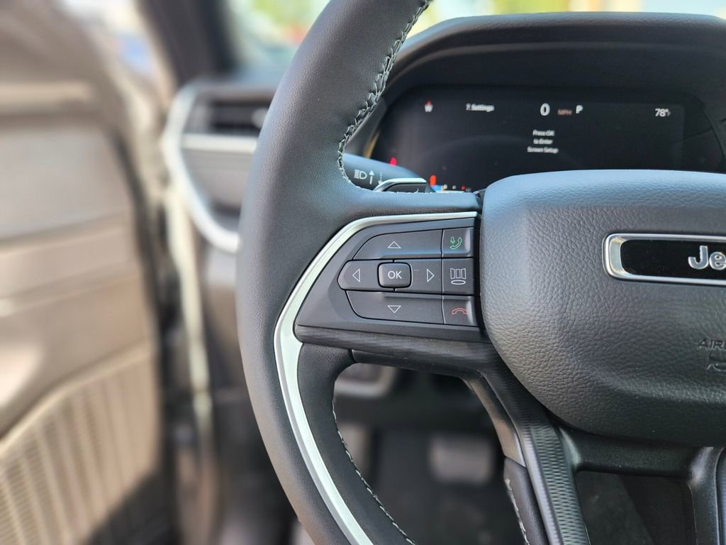 New 2025 Jeep Grand Cherokee Laredo X w/ Luxury Tech Group I image 27