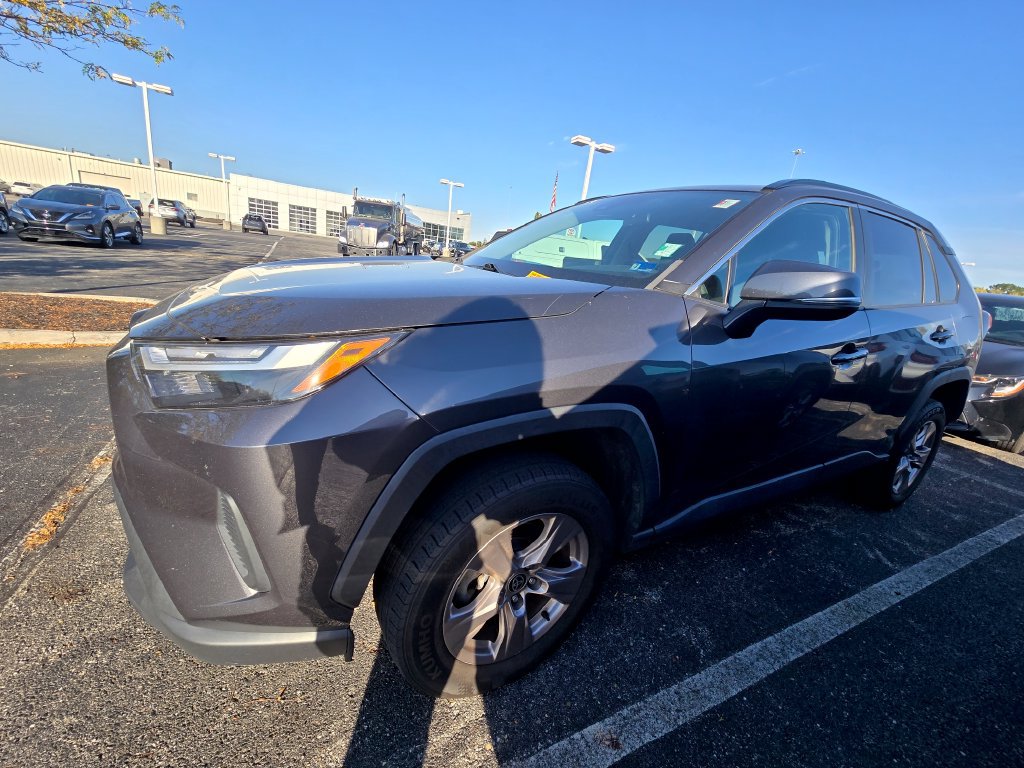 Used 2022 Toyota RAV4 XLE AWD/4WD image 5