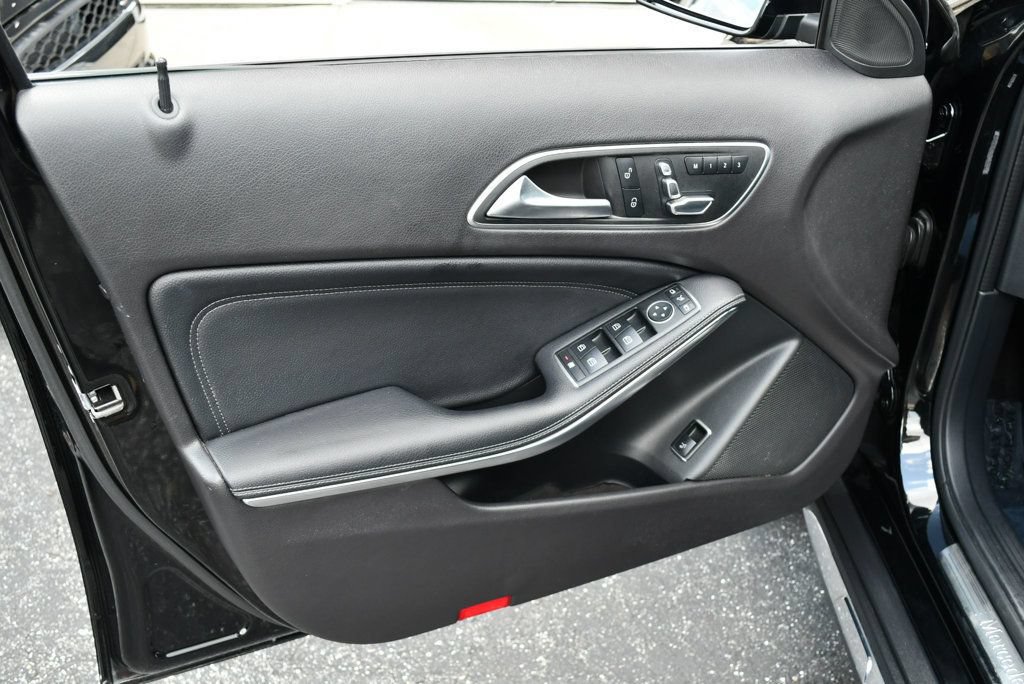 Used 2018 Mercedes-Benz GLA 250 4MATIC image 38
