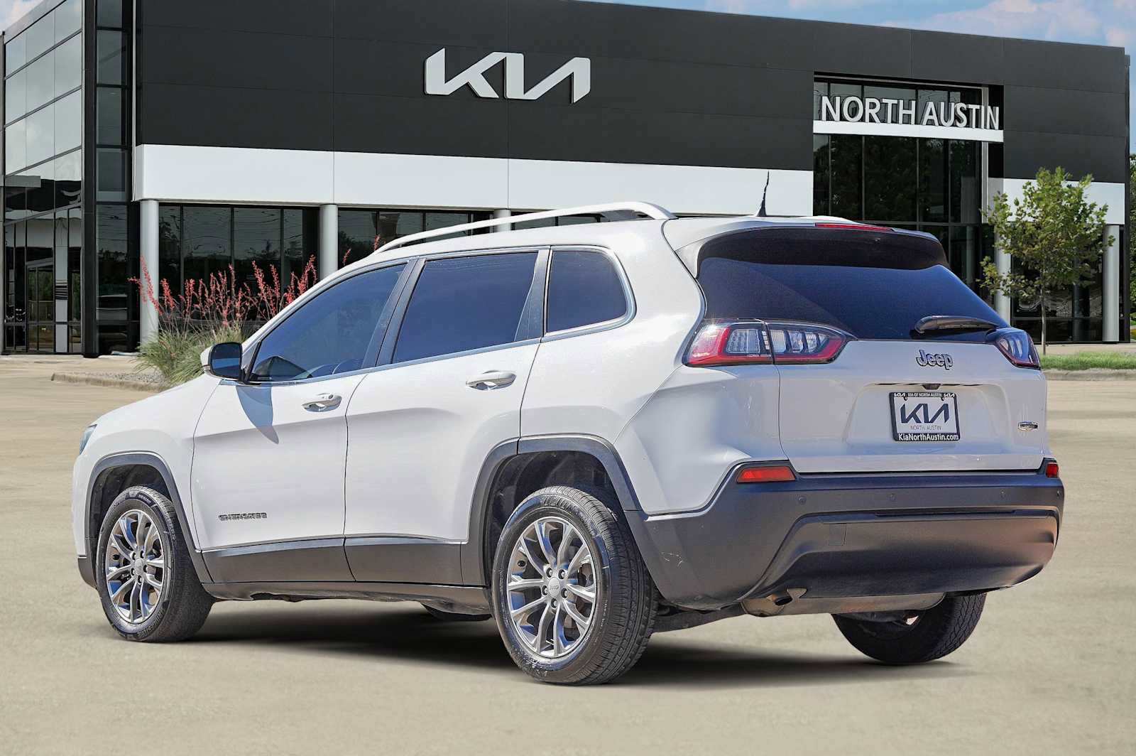 Used 2019 Jeep Cherokee Latitude Plus image 5