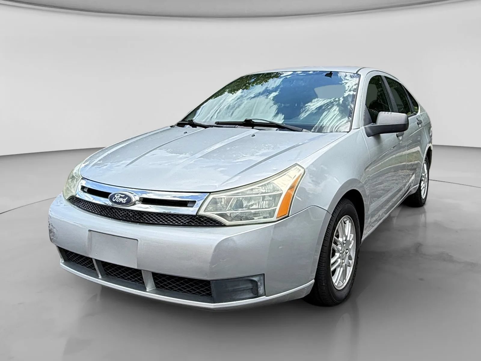 Used 2011 Ford Focus SE FWD image 1