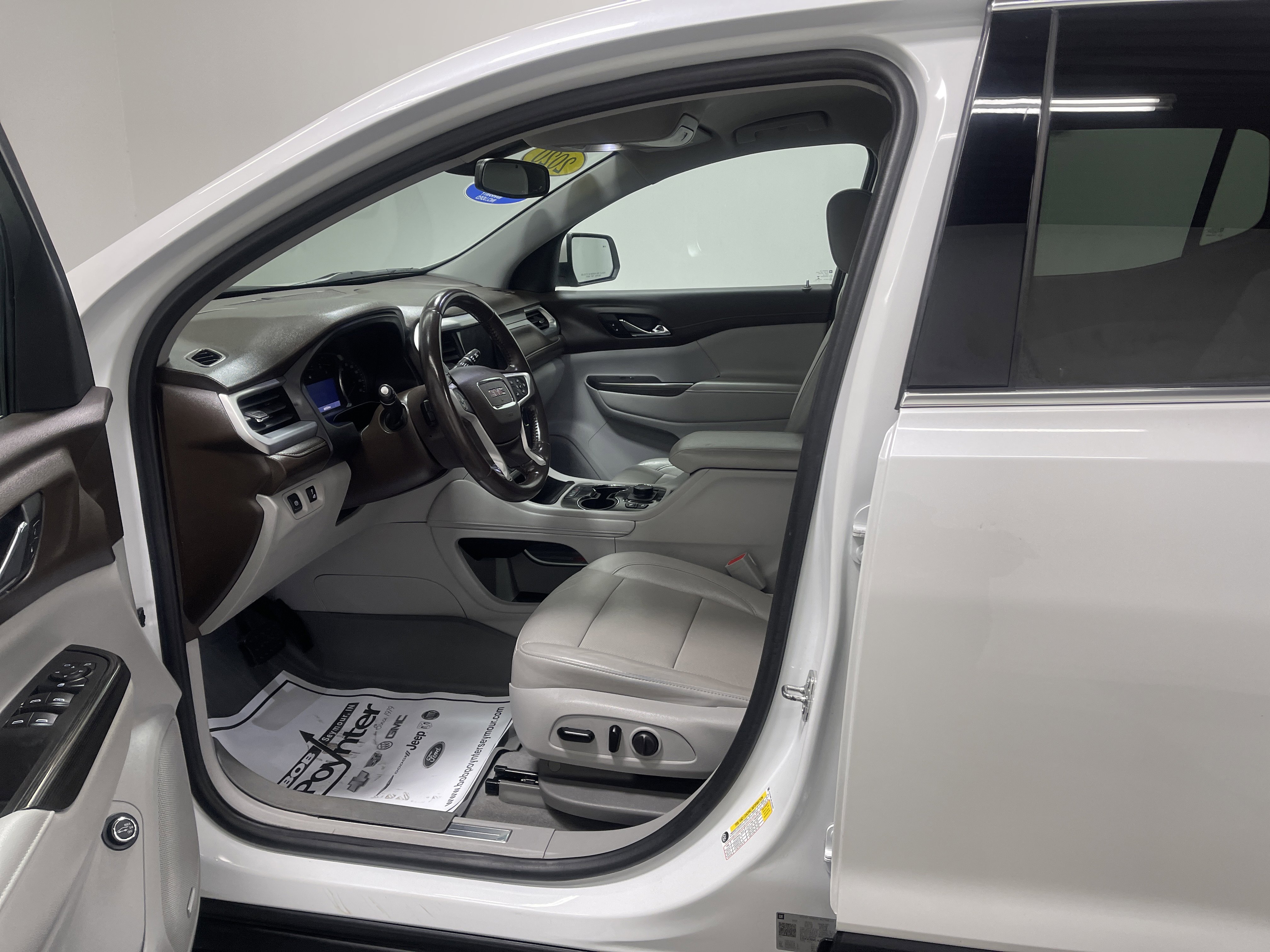 Used 2020 GMC Acadia SLT w/ LPO, Floor Liner Package image 9