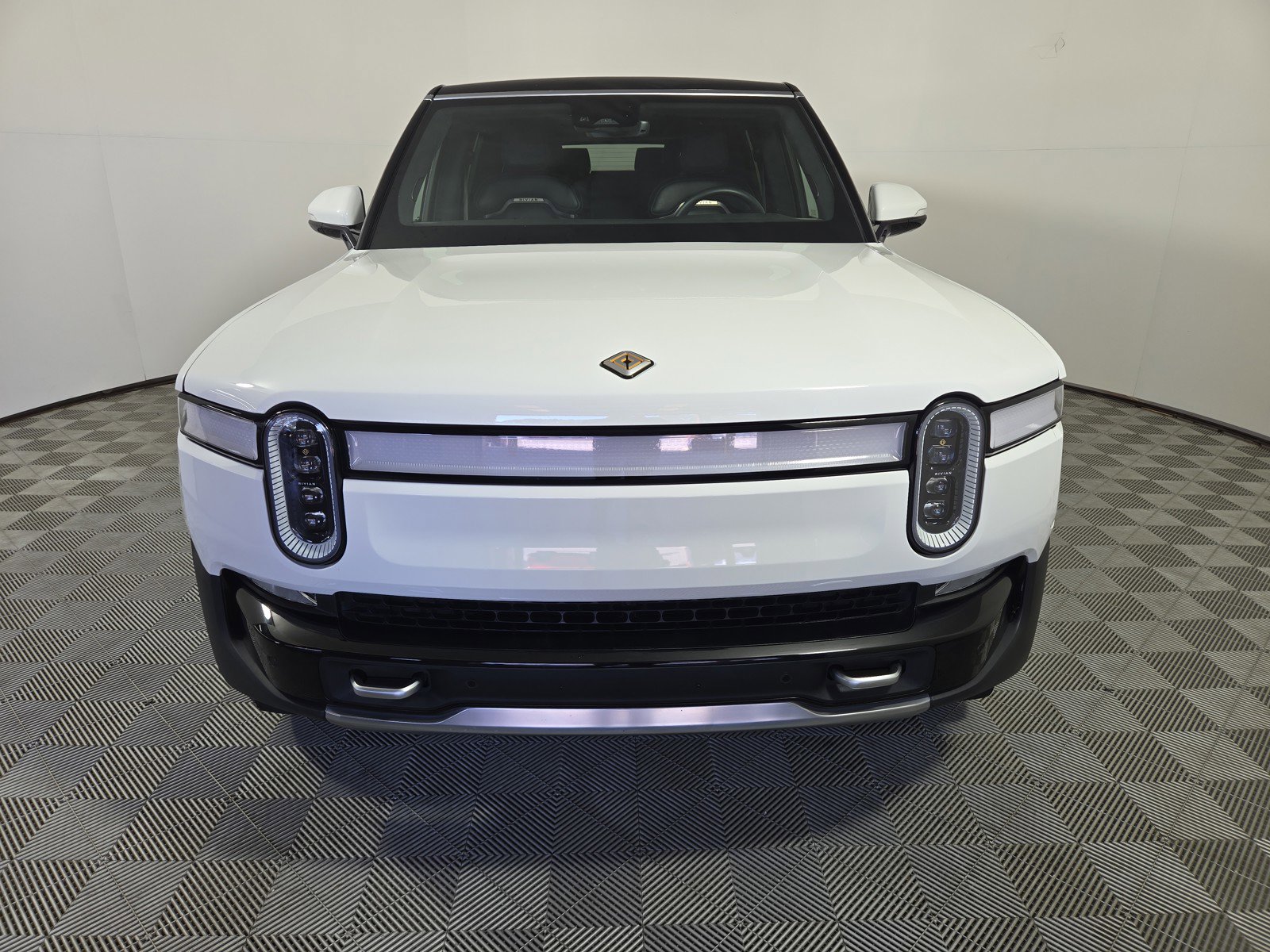Used 2024 Rivian R1S Adventure AWD/4WD image 8