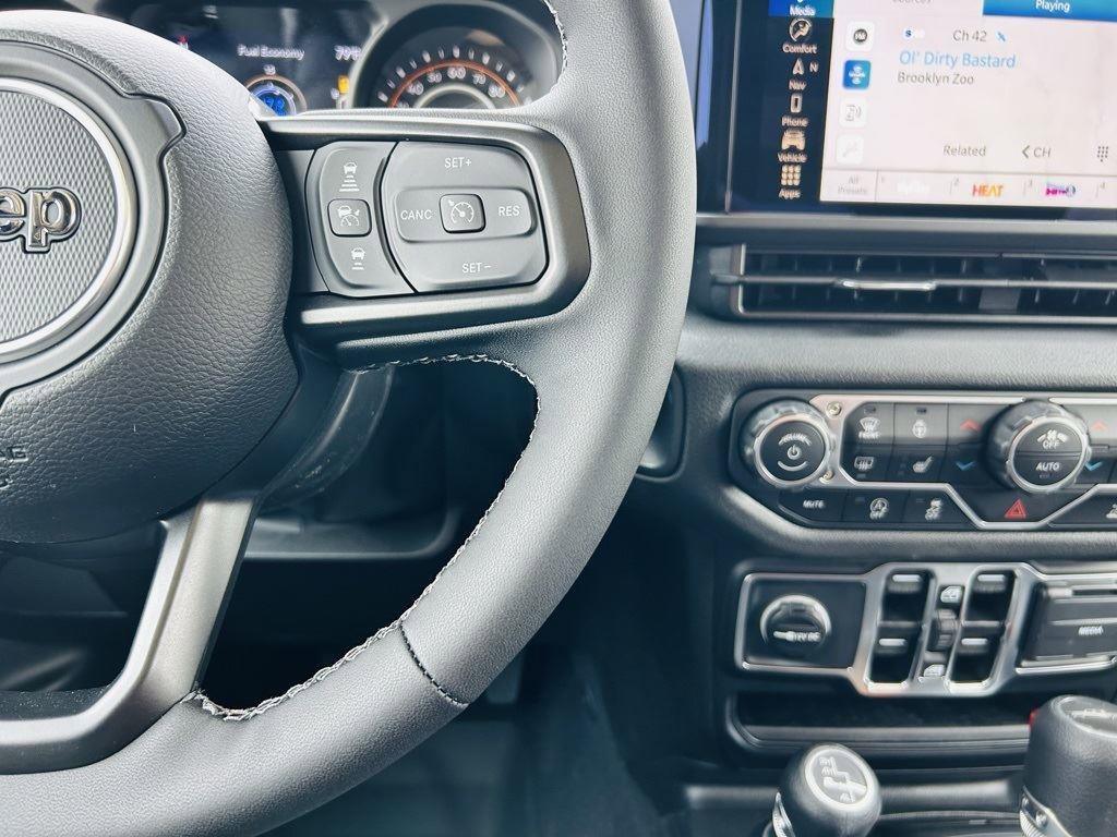 New 2025 Jeep Gladiator Sport image 17