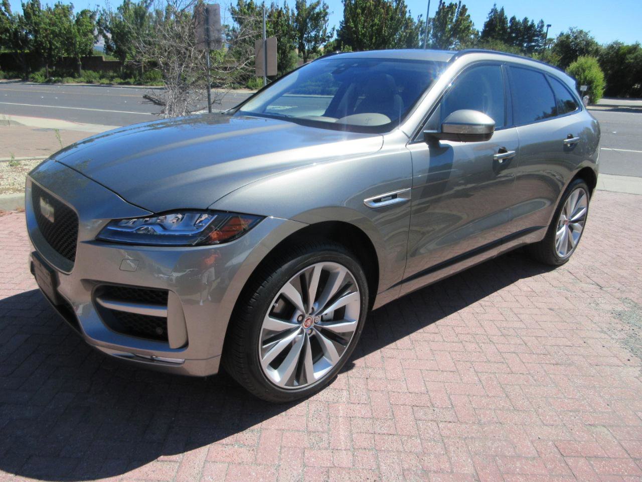 Used 2019 Jaguar F-PACE R-Sport AWD/4WD image 1