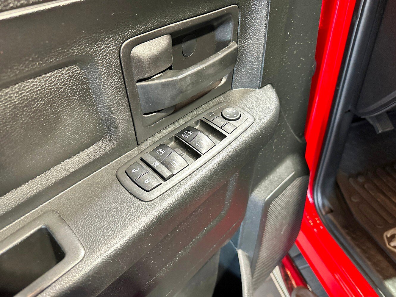 Used 2018 RAM 1500 Express image 12