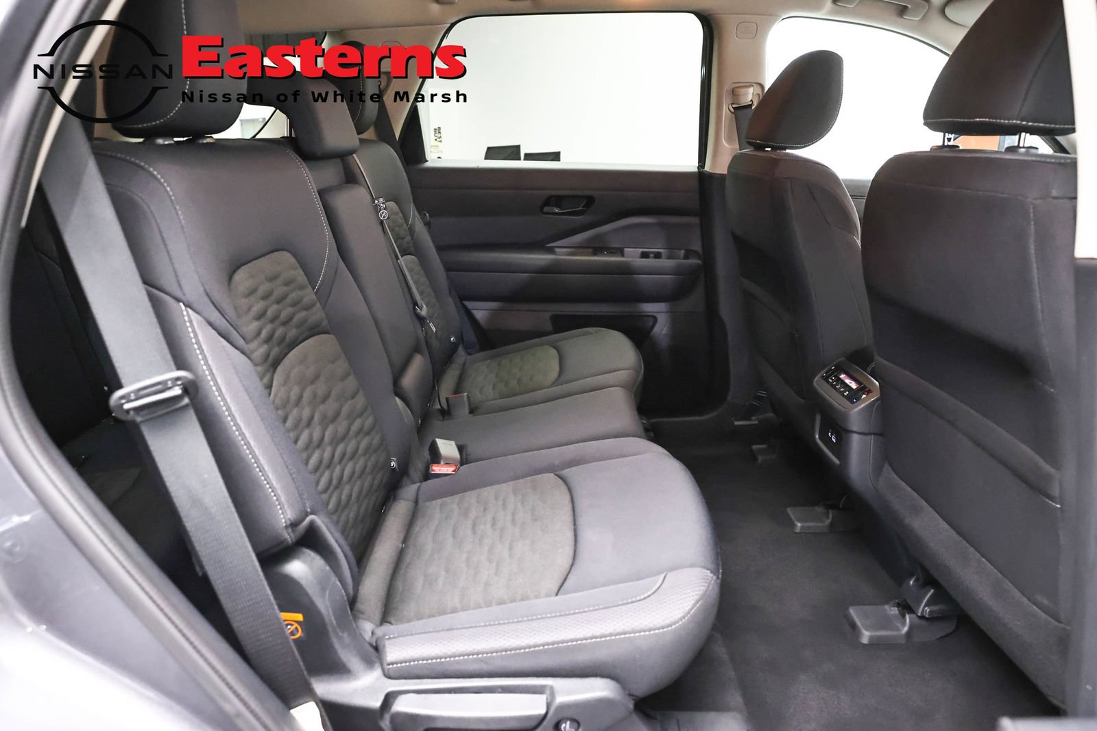 Used 2025 Nissan Pathfinder SV FWD image 23