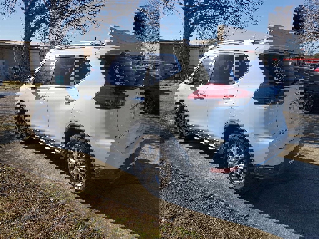 Used 2019 Nissan Rogue SV image 3