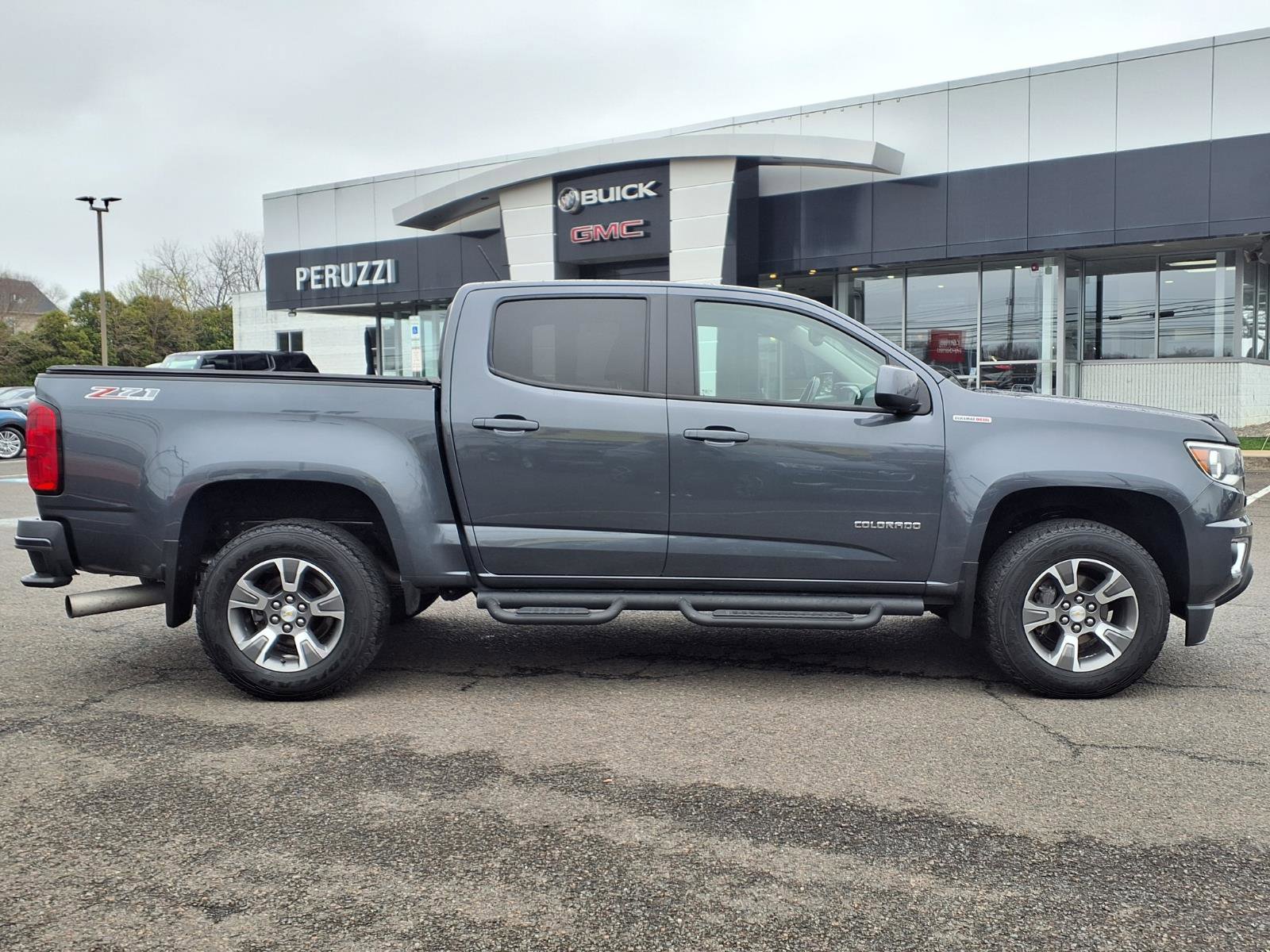 Used 2017 Chevrolet Colorado Z71 image 2