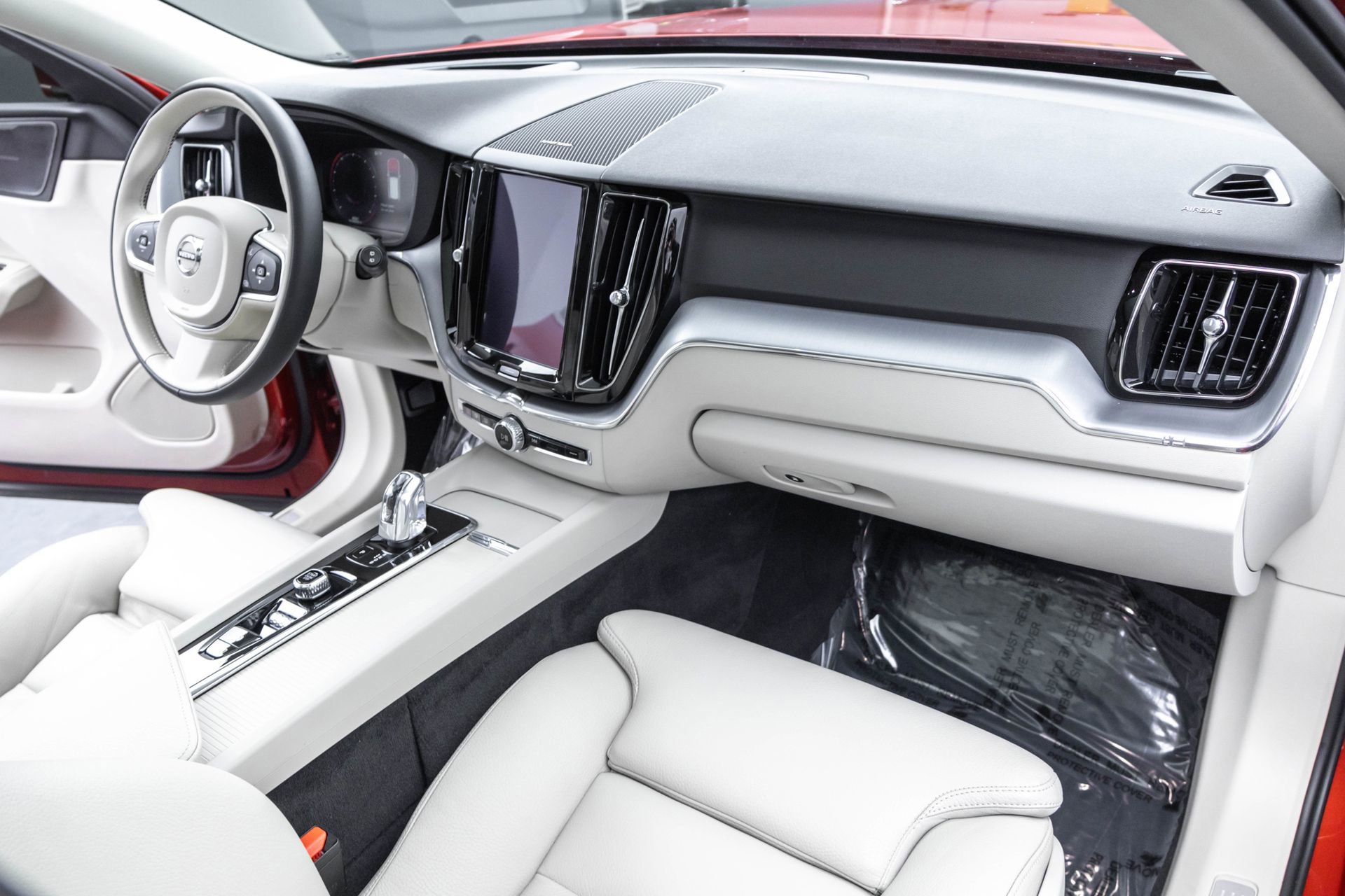 Used 2019 Volvo XC60 T8 Momentum w/ Advanced Package image 38