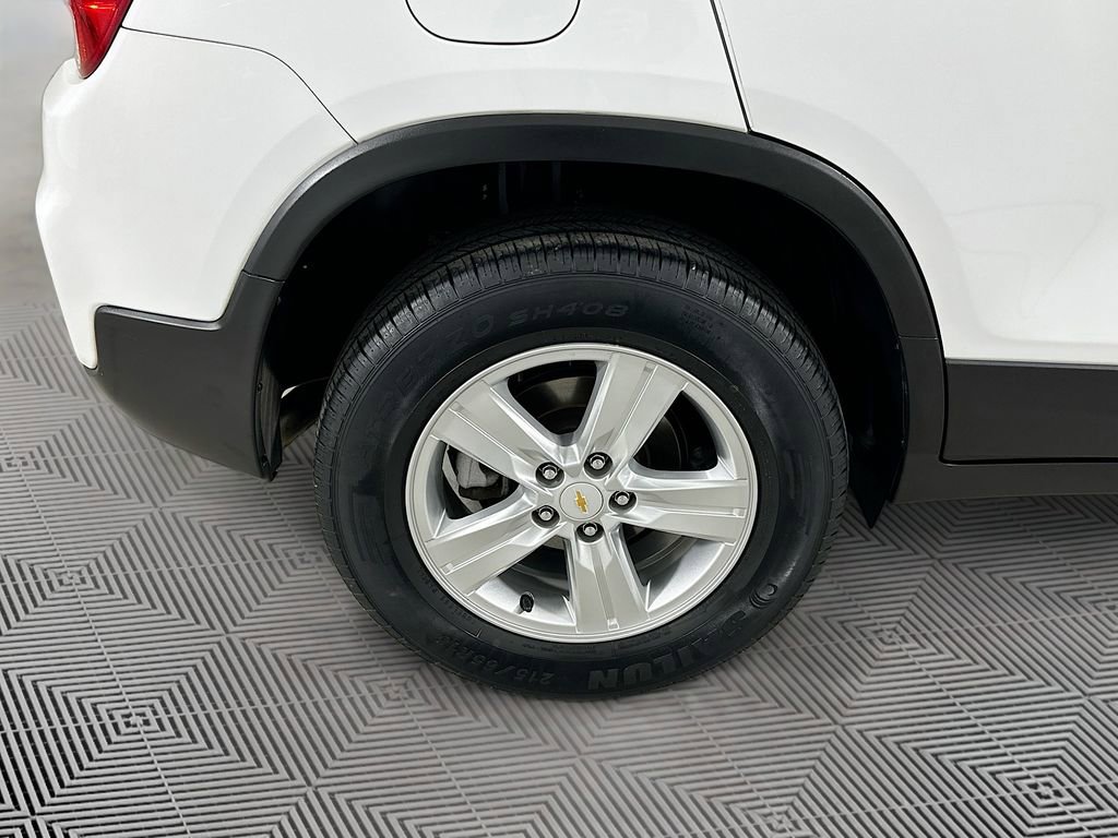 Used 2020 Chevrolet Trax LS w/ Tint and Cruise Package AWD/4WD image 16