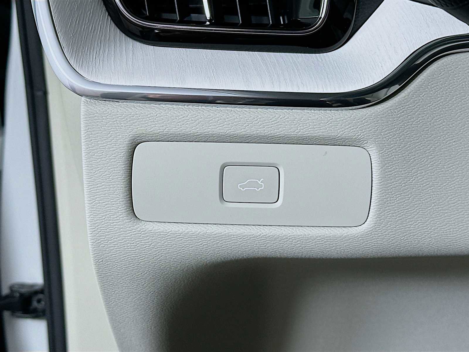 New 2026 Volvo XC60 B5 Ultra w/ Climate Package PRO image 10