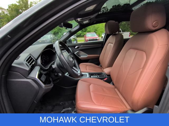 Used 2020 Audi Q3 2.0T Premium w/ Convenience Package AWD/4WD image 19