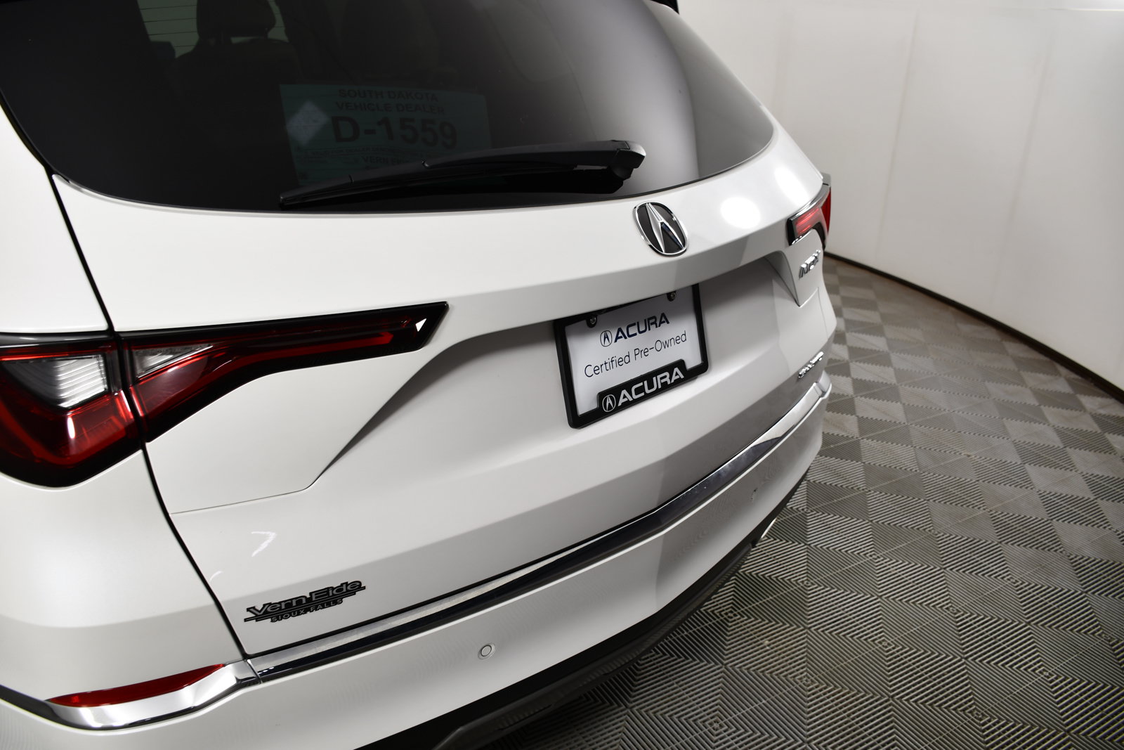 Certified 2025 Acura MDX SH-AWD w/ Technology Package image 15